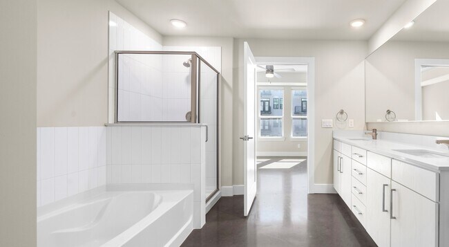 Building Photo - Stylish Apt, Sweet Deal – Up to 1 Month Free!