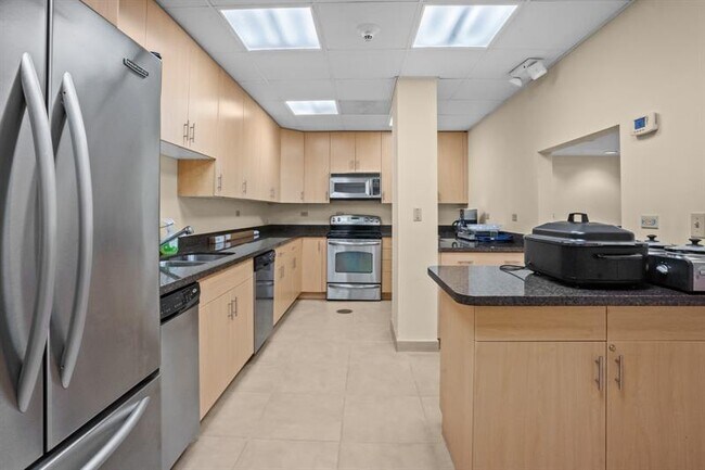 Building Photo - 2100 S Ocean Dr