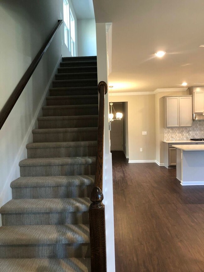 Building Photo - Modern 5 Bed | 3 Bath House in Cary