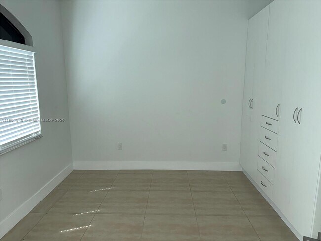 Building Photo - 465 E 58th St