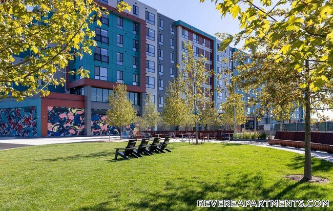 Building Photo - 328 Bank St