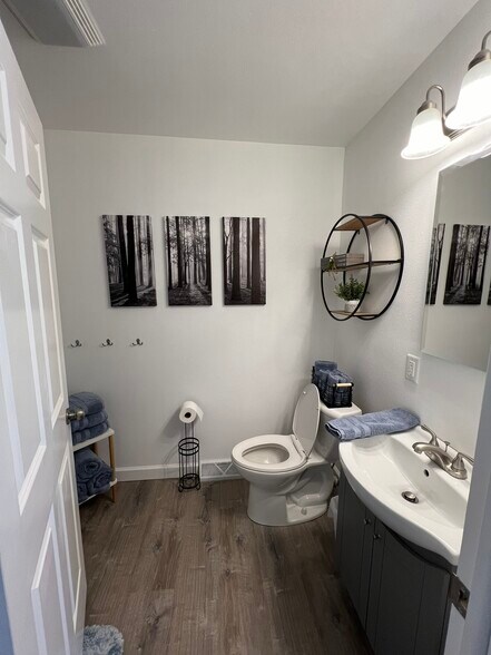 Unit 101 Shared Bath - 320 W 4th St