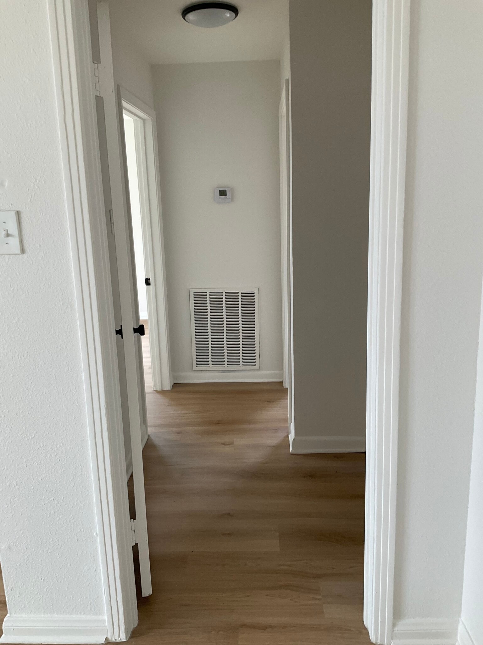 Building Photo - 326 E 1st St