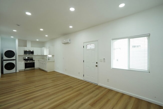 Building Photo - 3627 Harding St