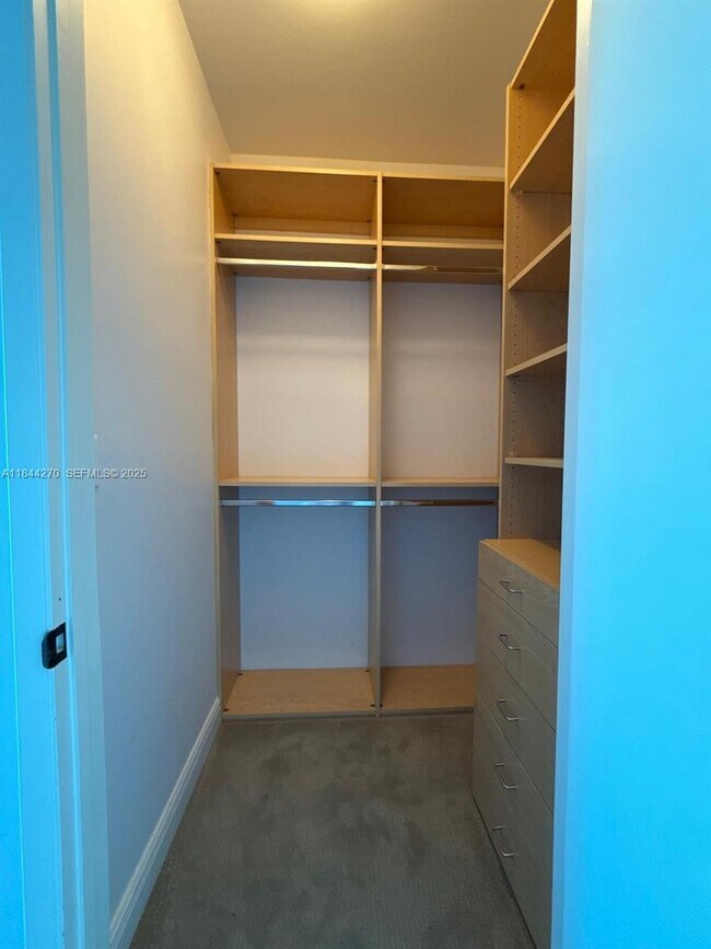 Building Photo - 785 Crandon Blvd