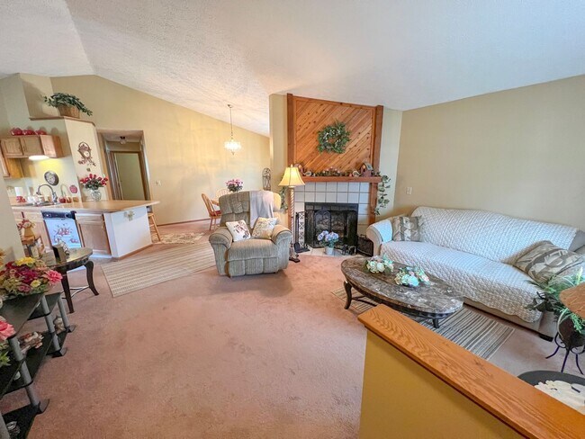 Building Photo - Stunning Rental Home in Indian Creek - Rey...