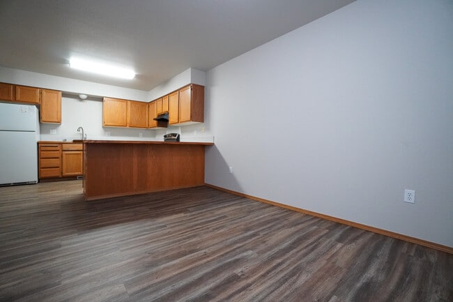 Building Photo - 79 E 2nd St N