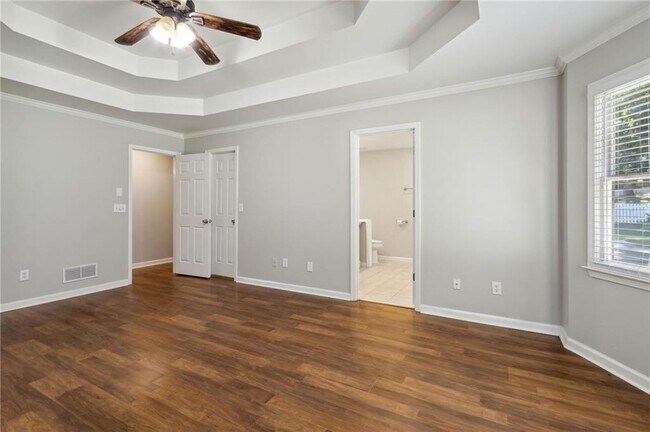 Building Photo - 356 Fenbrook Way SW