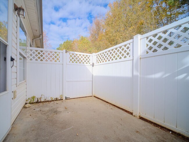 Building Photo - 7020 Somerset Springs