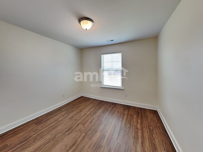 Building Photo - 115 Samara Ln