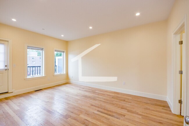 Building Photo - 10 Cufflin St