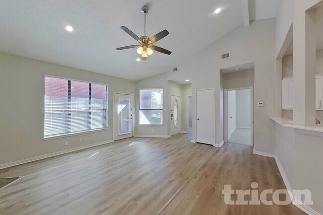 Building Photo - 1121 Cypress Ln