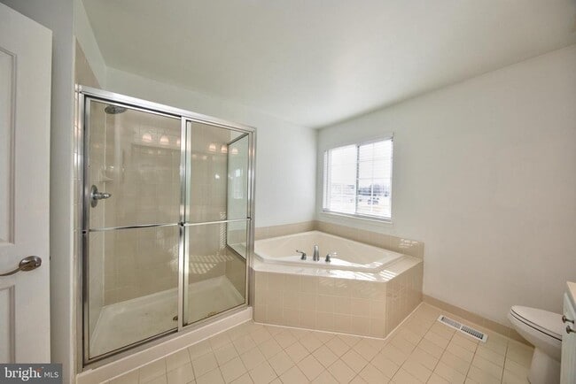 Building Photo - 580 Callander Way