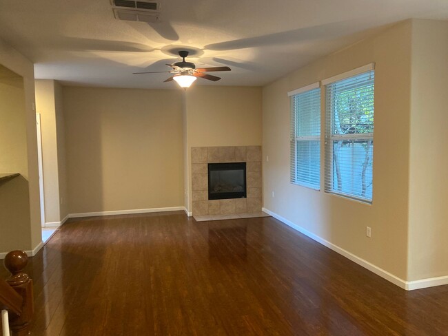 Building Photo - Folsom Parkway - 2 Bdrm, 2.5 bath located ...