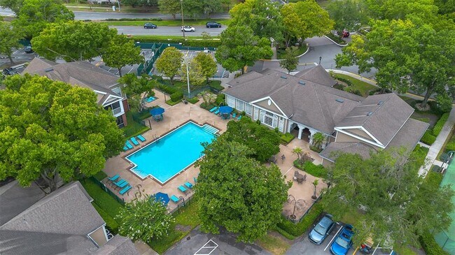 Building Photo - 8301 Elm Park Dr