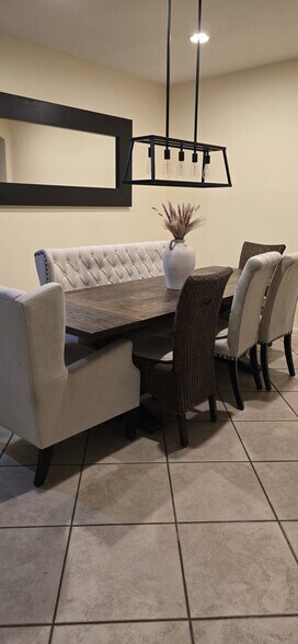 Building Photo - 395 Plaza Calimar