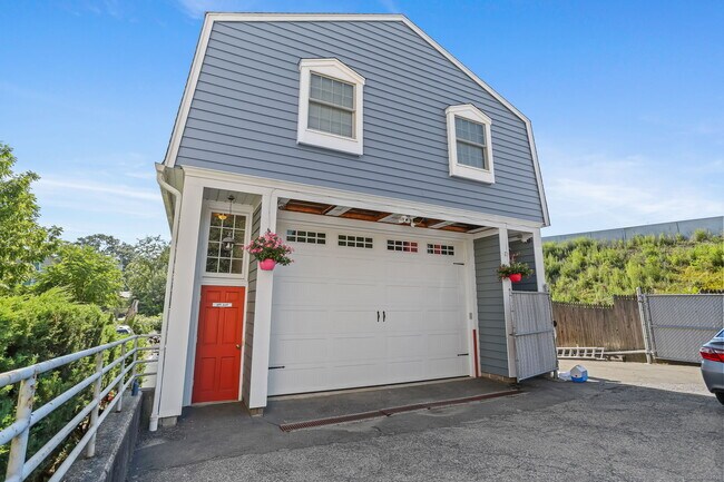 Primary Photo - 107 Saugatuck Ave