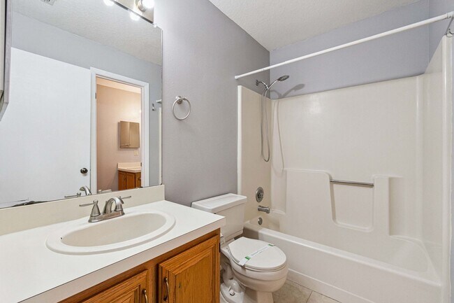 Building Photo - 2/1.5 Condo With Screened Patio in Conway Area