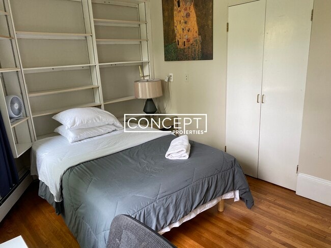 Building Photo - 1000A Memorial Dr. Unit 2B