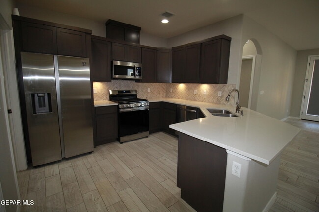 Building Photo - 509 Cedarwood Ave