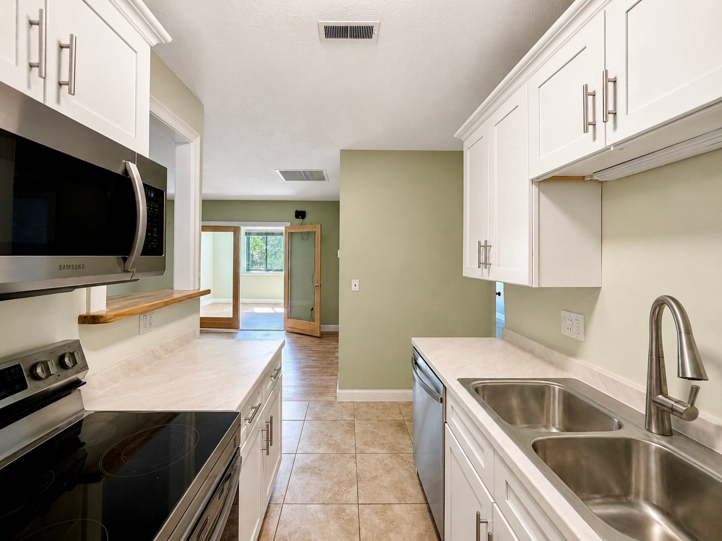Kitchen - 150 Rumford Ave