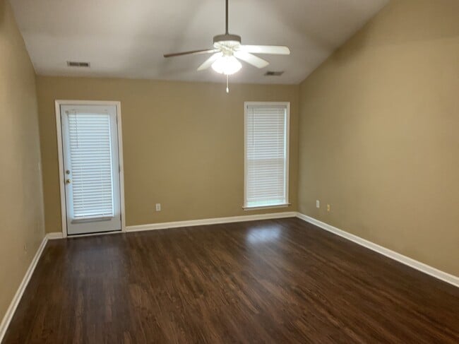 Building Photo - 1706 Hargrove Dr