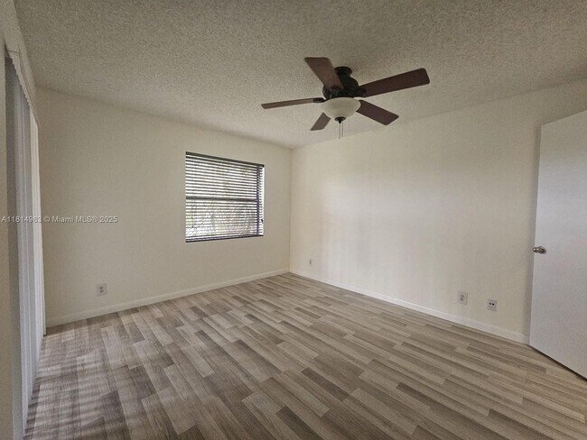 Building Photo - 9999 Summerbreeze Dr
