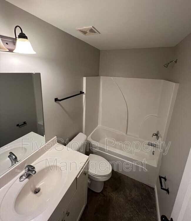Building Photo - 3805 Lake Park Cove