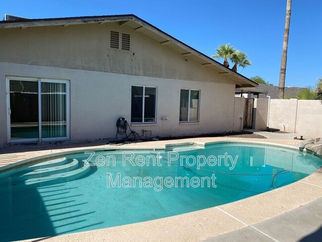 Building Photo - 815 W Juanita Cir