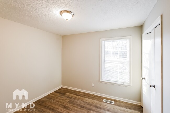 Building Photo - 3221 Fieldale Dr