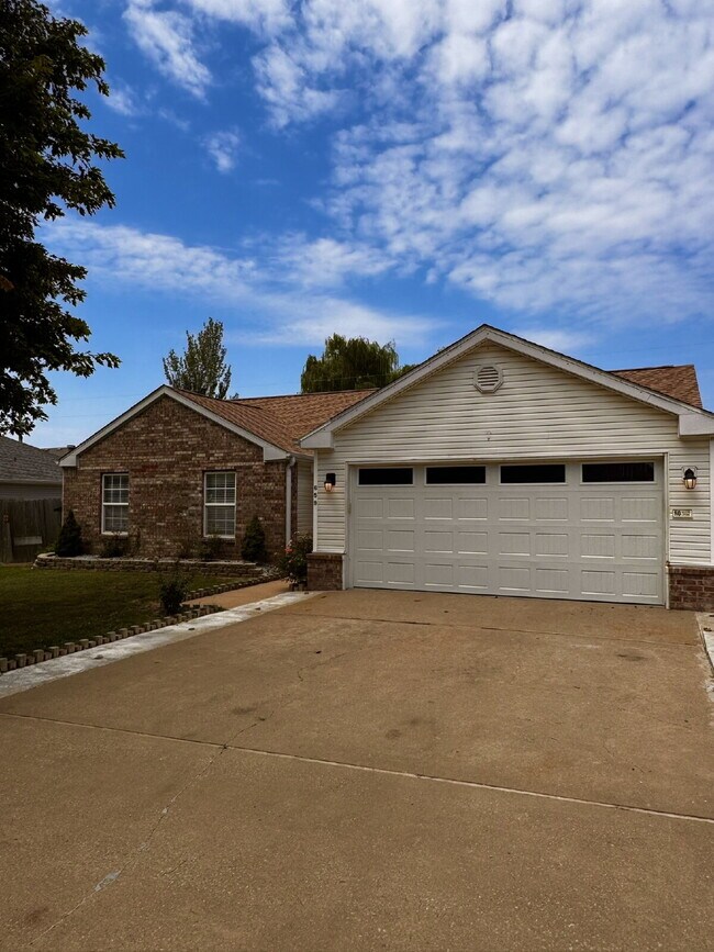 Building Photo - 659 Frances Dr