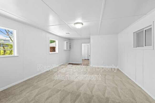Building Photo - 108 E Ann Dr SW