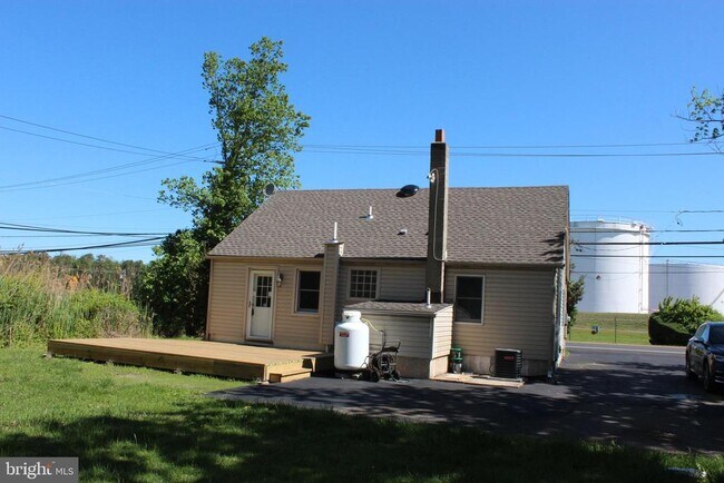 Building Photo - 23 Elbo Ln