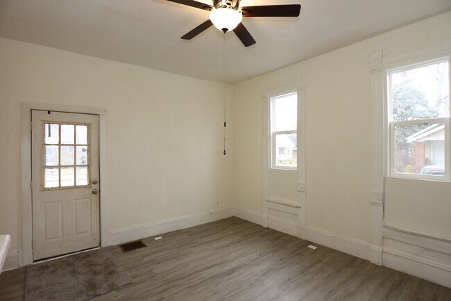 Building Photo - 020