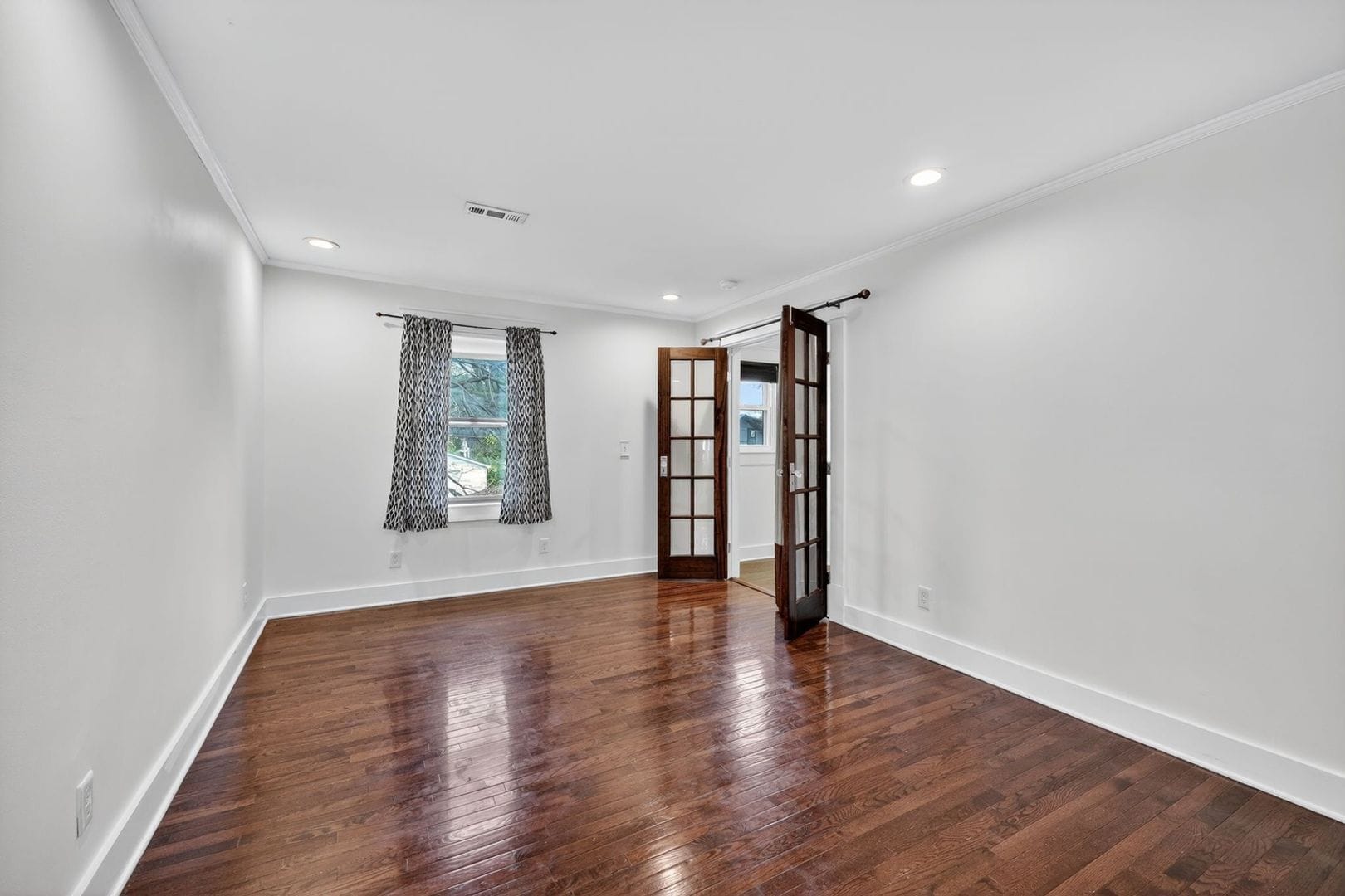 Building Photo - 937 Mansfield St