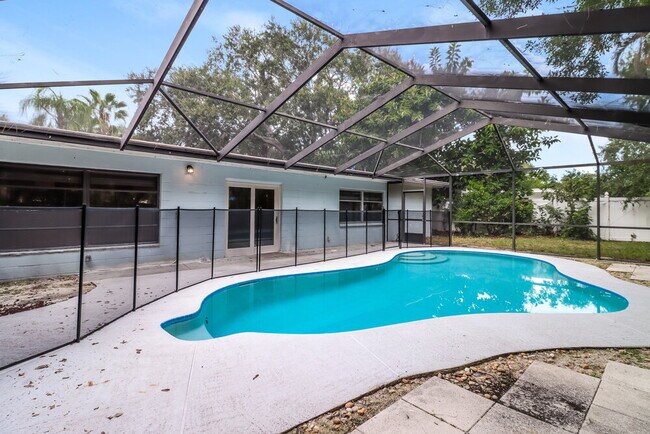 Building Photo - 5795 Hillside St