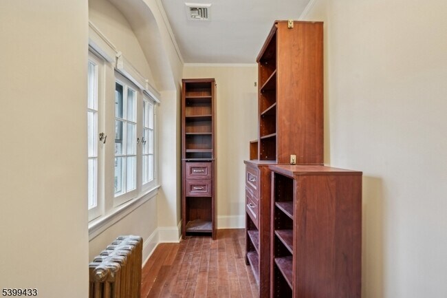 Building Photo - 80 Locust Ave