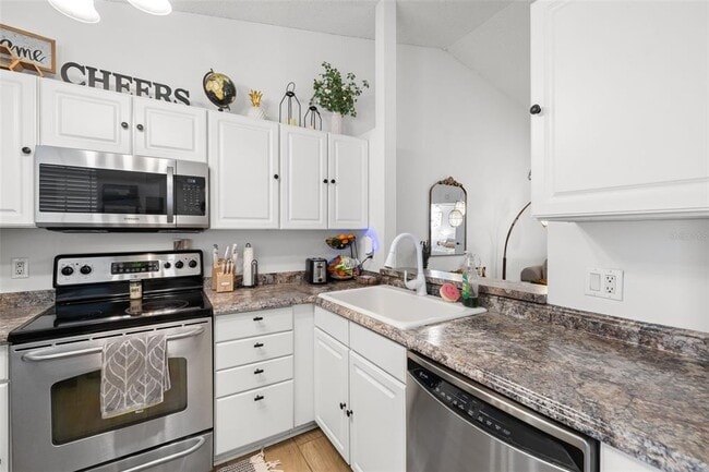 Building Photo - 245 Petrea Dr