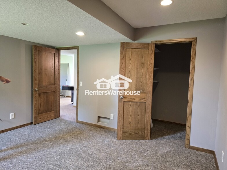 Building Photo - 930 Aspen Cir