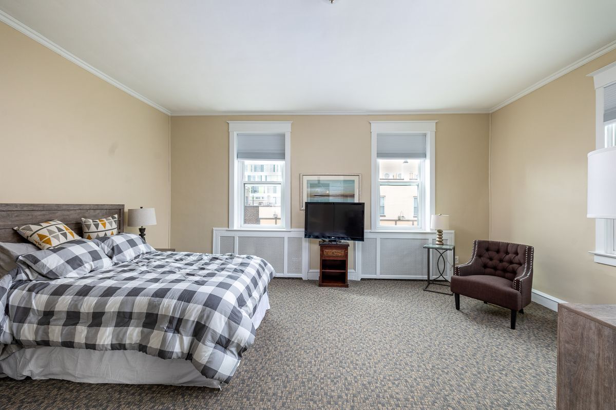 Building Photo - 1131 Callowhill St