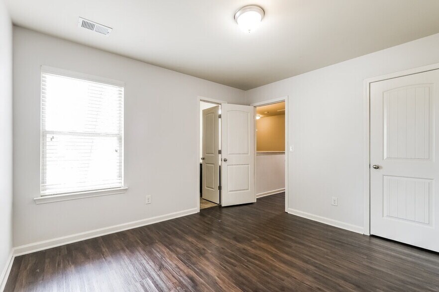 Building Photo - 1314 Little Hampton Dr