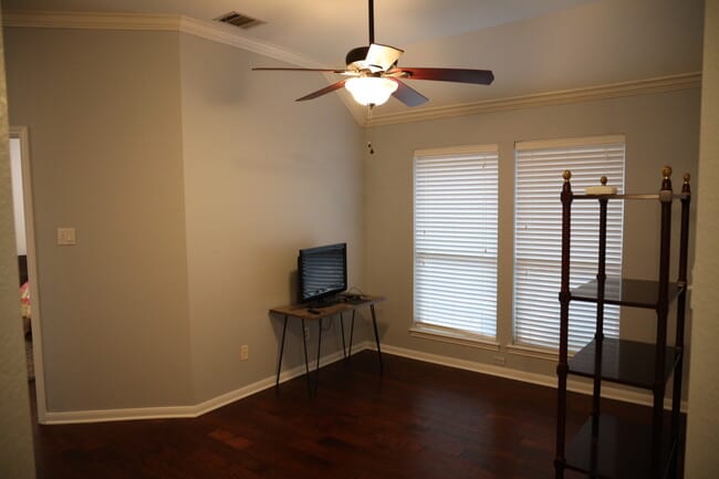 Bonus Living Area - 2132 Rodeo Dr