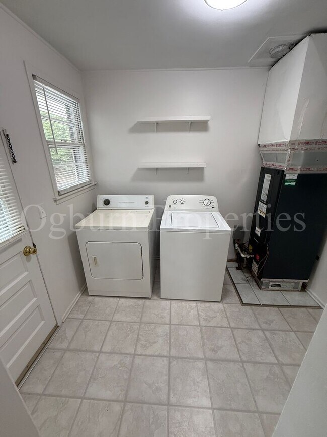 Building Photo - 2843 Hermitage Dr
