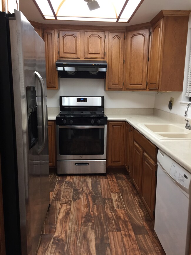 Building Photo - 28159 Ridgecove Ct S