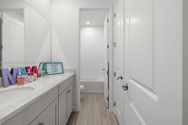 Building Photo - 13461 SW Bally Dr