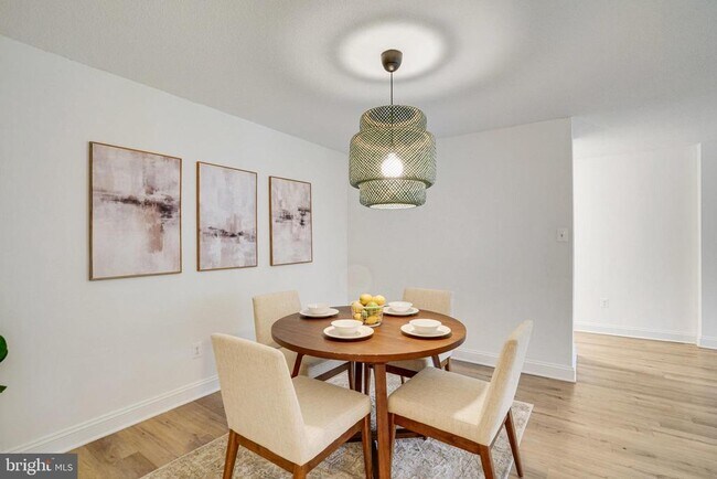 Building Photo - 1300 Army Navy Dr