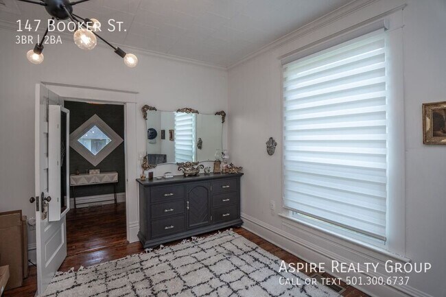 Building Photo - 147 S Booker St