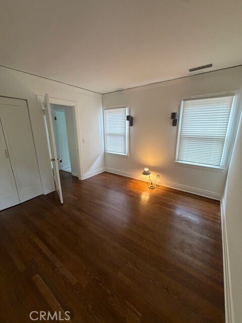 Building Photo - 402 N Irving Blvd