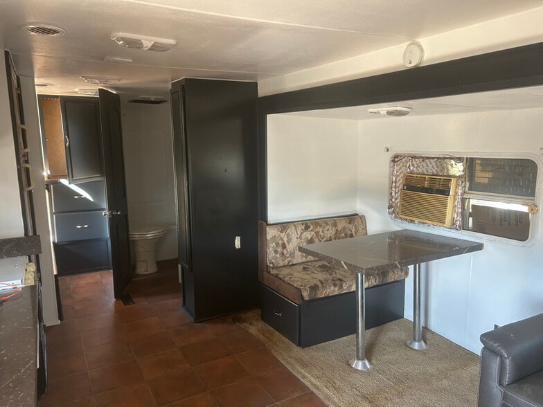 Building Photo - 15533 El Cajon St