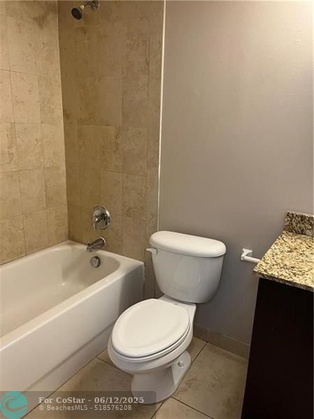 Building Photo - 6255 SW 47th Manor